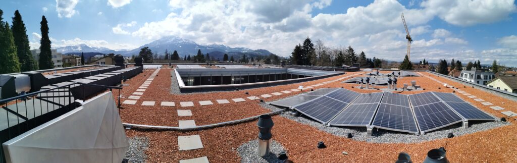 4. Photovoltaik-Anlage der EGL auf dem Dach des Quartierzentrums im Wesemlin