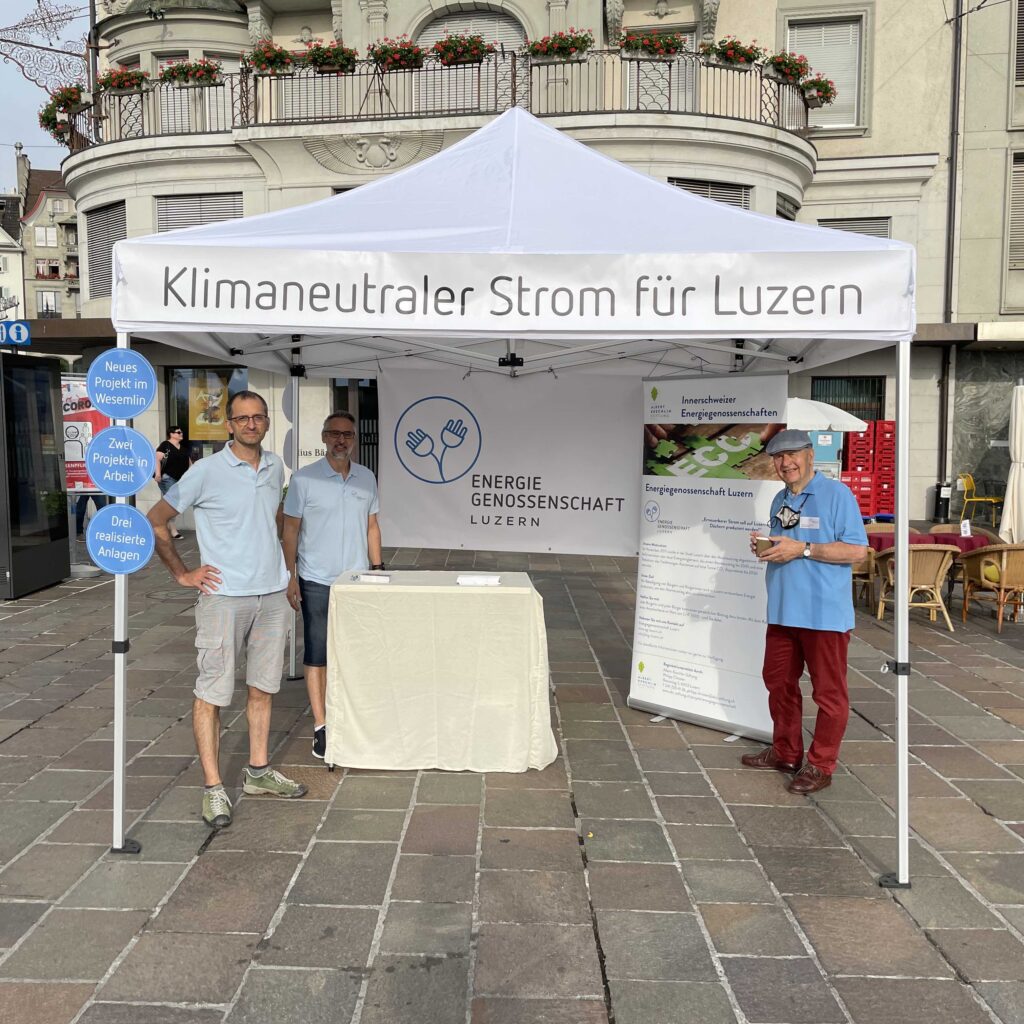 Infostand der Energiegenossenschaft Luzern auf dem Schwanenplatz Luzern