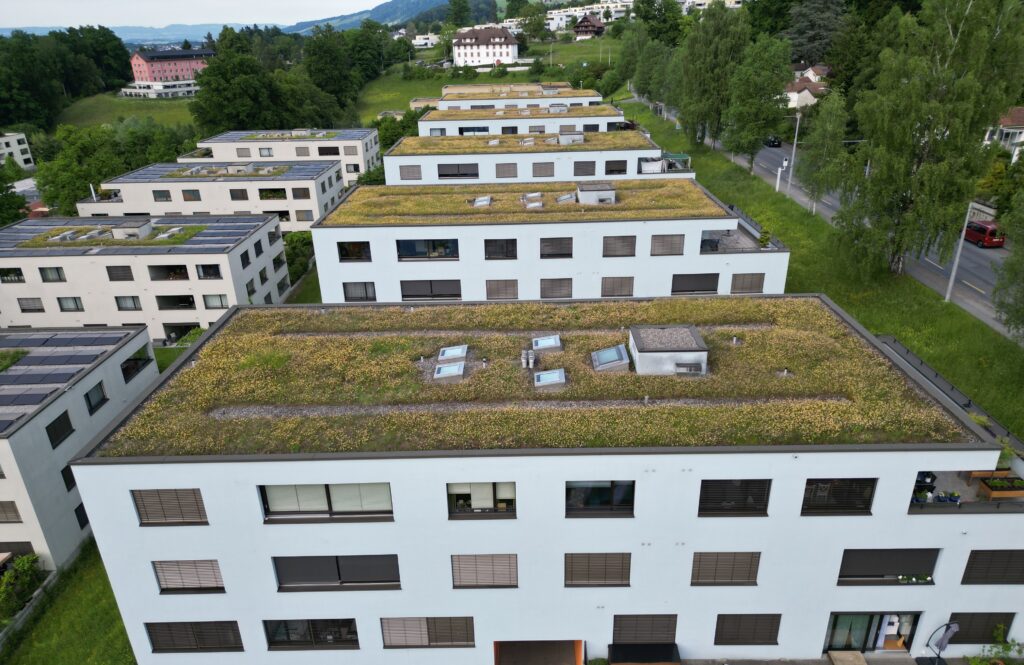 Überbauung an der Unterlöchlistrasse 1-9 erhält PV-Analge der EGL